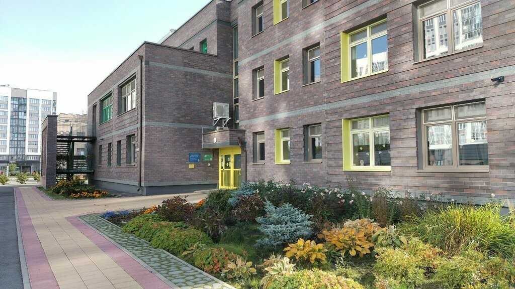 5 летняя девочка сбежала из детсада во время новогоднего утренника По предварительным данным ребёнка случайно выпустили другие родители из детсада 43 в Академическом а воспитатель не проконтролировала её присутствие Девочка дошла до дома и ждала когда ей откроют дверь После обнаружения пропажи сотрудники детсада связались с родителями старшая сестра встретила ребёнка у дома Прокуратура Академического района Екатеринбурга даст правовую оценку действиям сотрудников учреждения и примет меры реагирования нужно наказание С девочкой могло что нибудь случиться главное что все обошлось как можно не заметить что ребенок ушел Подписаться на 4 канал Мы в MAX