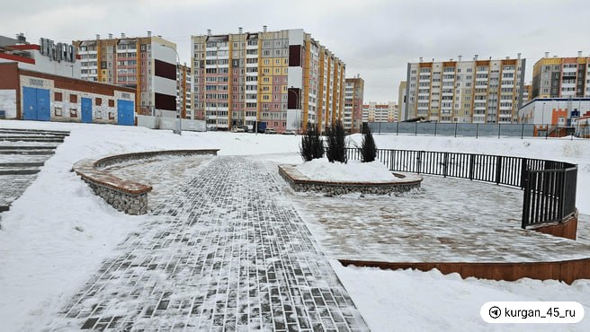 Что еще известно о подозреваемом в изнасиловании ребенка в Кургане?  Подозреваемый — 36-летний житель Челябинской области. В базах судебных решений есть информация о том, что его уже судили за осквернение «Вечного огня», хищение имущества, причинение тяжкого вреда здоровью, попытку изнасилования и грабеж.   Преступления были в Челябинской и Свердловских областях. В одном из решений суда говорится, что подозреваемый пытался доказать свою невменяемость, но суд пришел к выводу о том, что он осознавал свои действия.  — В применении принудительных мер медицинского характера не нуждается, — говорится в решении суда от 2019 года.  В информации пресс-службы регионального УМВД сообщалось, что подозреваемый вел в Кургане «скитальческий образ жизни».