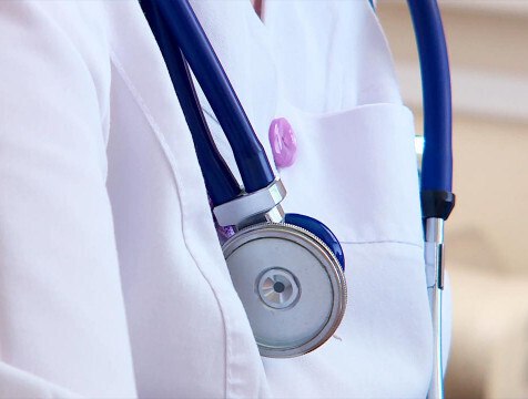140 индийских студентов учатся на медфакультете в Обнинске О налаживании межпарламентских связей шла речь на пресс-конференции депутата Государственной Думы Геннадия Скляра. Он рассказал, что с делегациями из из Ганы и Индии сейчас обсуждается дальнейшее сотрудничество в ядерной медицине в Обнинске.