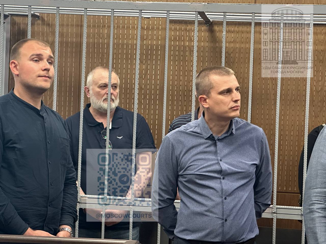 Суд в столице провозгласил приговор экс-генеральному директору ООО "Институт "Газэнергопроект», президенту группы компаний "ГазЭнергоСтрой" и другим фигурантам по делу о мошенничестве в особо крупном размере и легализации денежных средств организованной группой, в особо крупном размере Приговором Мещанского районного суда города Москвы Чернин Сергей Яковлевич признан виновным в совершении преступлений, предусмотренных ч. 4 ст.159 УК РФ, п.п. "а", "б" ч. 4 ст. 174.1 УК РФ, и окончательно назначено наказание в виде лишения свободы сроком на 10 лет, с отбыванием наказания в исправительной колонии общего режима; Сучков Дмитрий Викторович признан виновным в совершении преступлений, предусмотренных ч. 4 ст.159 УК РФ, п.п. "а", "б" ч. 4 ст. 174.1 УК РФ, и окончательно назначено наказание в виде лишения свободы сроком на 8 лет, с отбыванием наказания в исправительной колонии общего режима; Меркулов Валерий Васильевич признан виновным в совершении преступления, предусмотренного ч. 4 ст.159 УК РФ, и назначено наказание в виде лишения свободы сроком на 6 лет, с отбыванием наказания в исправительной колонии общего режима. Судом удовлетворен гражданский иск потерпевшего. #мещанский2025