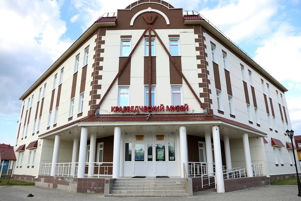 В Нарьян Маре пройдёт экскурсия по выставке Крещение ненецкой земли 200 лет истории Экскурсию проведёт сотрудница Ненецкого краеведческого музея Лариса Латышева Хотите узнать как происходила христианизация ненецкой земли какую роль сыграла самоедская духовная миссия XIX века в формировании культуры и традиций ненецкого народа Посетители выставки уже оценили увлекательный рассказ Ларисы Латышевой и разнообразие представленных экспонатов наглядно демонстрирующих связь поколений и историческую картину ненецкого края приглашают на экскурсию сотрудники музея Мероприятие пройдёт 20 сентября в 13 00 в Ненецком краеведческом музее Возрастное ограничение 12 Стоимость билетов Детский 12 14 лет 50 руб Взрослый с 14 лет 300 руб Пенсионный при предъявлении удостоверения 150 руб Молодые люди в возрасте от 14 до 22 лет могут приобрести билет по Пушкинской карте Фото Екатерина Эстер НАО24