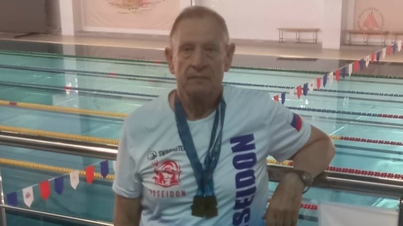 Новочеркасский пловец успешно выступил на чемпионате Юга России. В Ростове-на-Дону состоялся ХVIII открытый лично-командный чемпионат Юга России по плаванию в категории «Мастерс». По итогам соревнований тренер-преподаватель спортшколы №3 Новочеркасска Виктор Корешков завоевал 2 золотые медали на дистанциях 50 и 200 метров на спине.