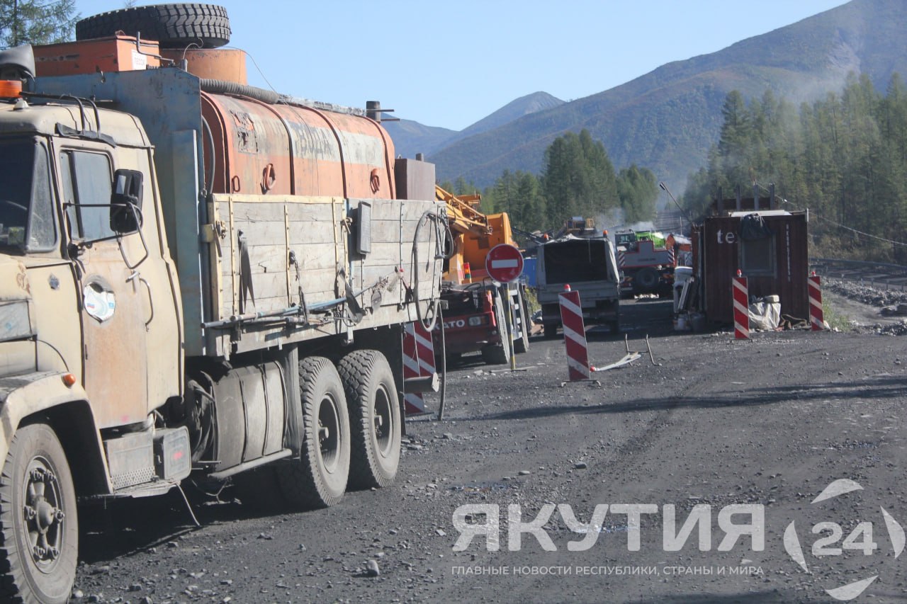 Российские ученые создали машину способную увеличить срок службы дорог до 25 лет Специалисты Южно Уральского государственного университета ЮУрГУ создали и протестировали строительную машину способную уплотнять грунтовое основание дорог на глубину до трех метров и более Она позволит значительно увеличить срок службы дорог до 25 лет без необходимости капремонта Подробнее об отечественной разработке читайте по ссылке Фото Андрей Меженский Якутия 24 yk24 ru в MAX Telegram ВК VK Видео