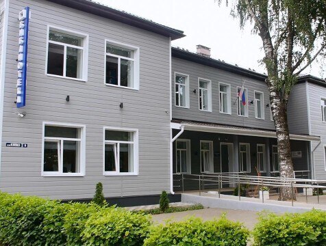 В Людинове распахнула двери обновленная районная модельная библиотека В Людинове после капитального ремонта для читателей открыла двери районная модельная библиотека. По словам людиновцев, районная библиотека для многих жителей всегда являлась центром притяжения. Здесь широкий выбор литературы, доступ к информации и уютное пространство для саморазвития. А ремонт учреждения - это большой шаг в развитии библиотечной системы.