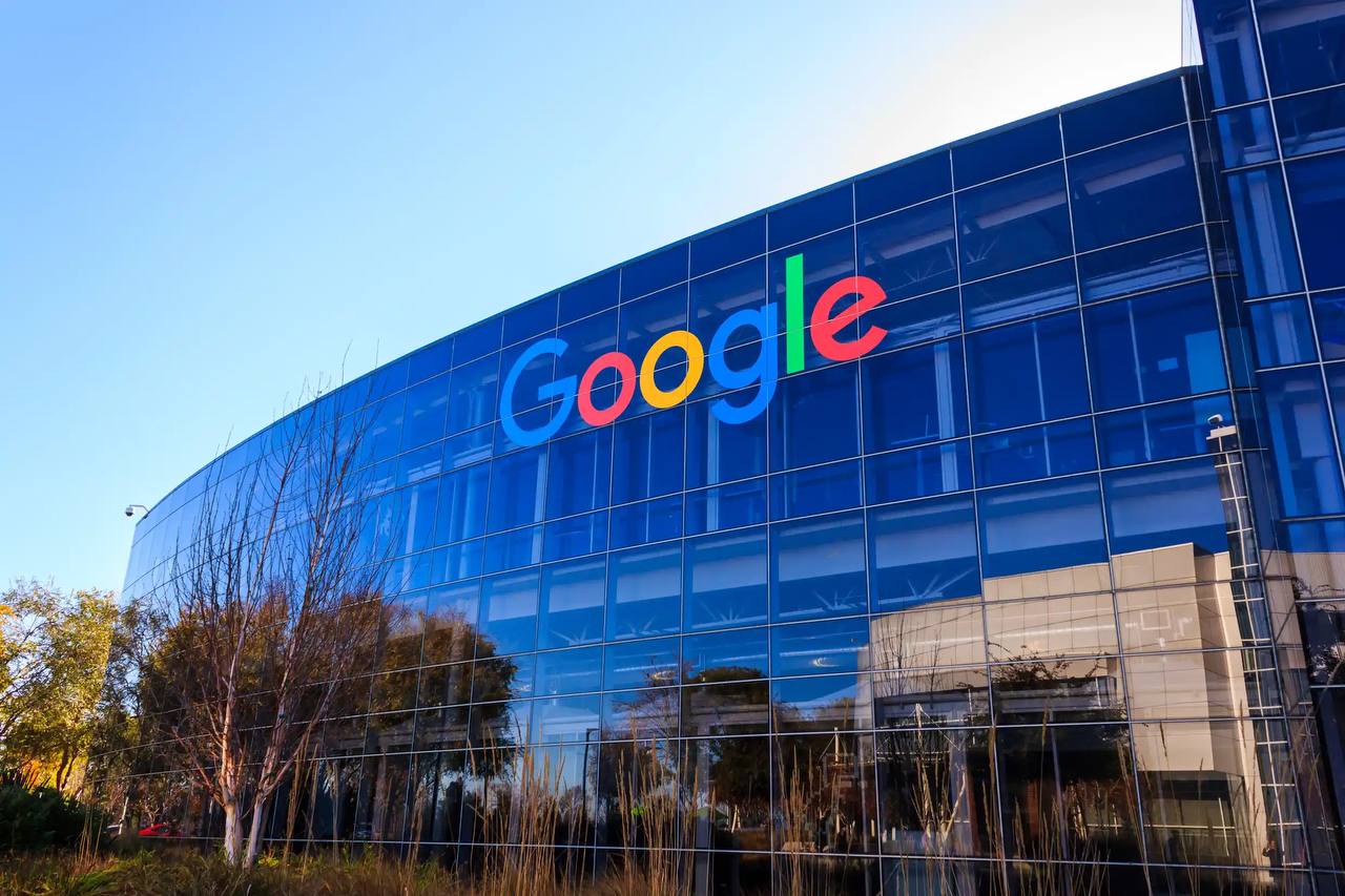 Google выплатит 425 7 млн за слежку за пользователями Согласно Bloomberg компания с 2016 года собирала данные пользователей через сторонние приложения даже если у тех был отключён параметр История приложений и веб поиска Сумма компенсации 425 7 млн надеюсь изменят свой подход минус доверие НЕ МОРГЕНШТЕРН