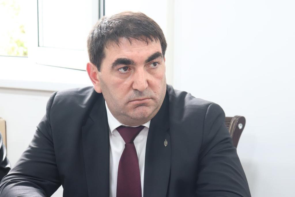 Саид Маматханов назначен временно исполняющим полномочия главы города Кизилюрта. Указ об этом подписал сегодня Сергей Меликов. Саид Маматханов родом из Кизилюртовского района. Ранее он занимал должность помощника главы Дагестана, занимался вопросами развития муниципалитетов, поддержкой участников СВО и решением других актуальных задач.