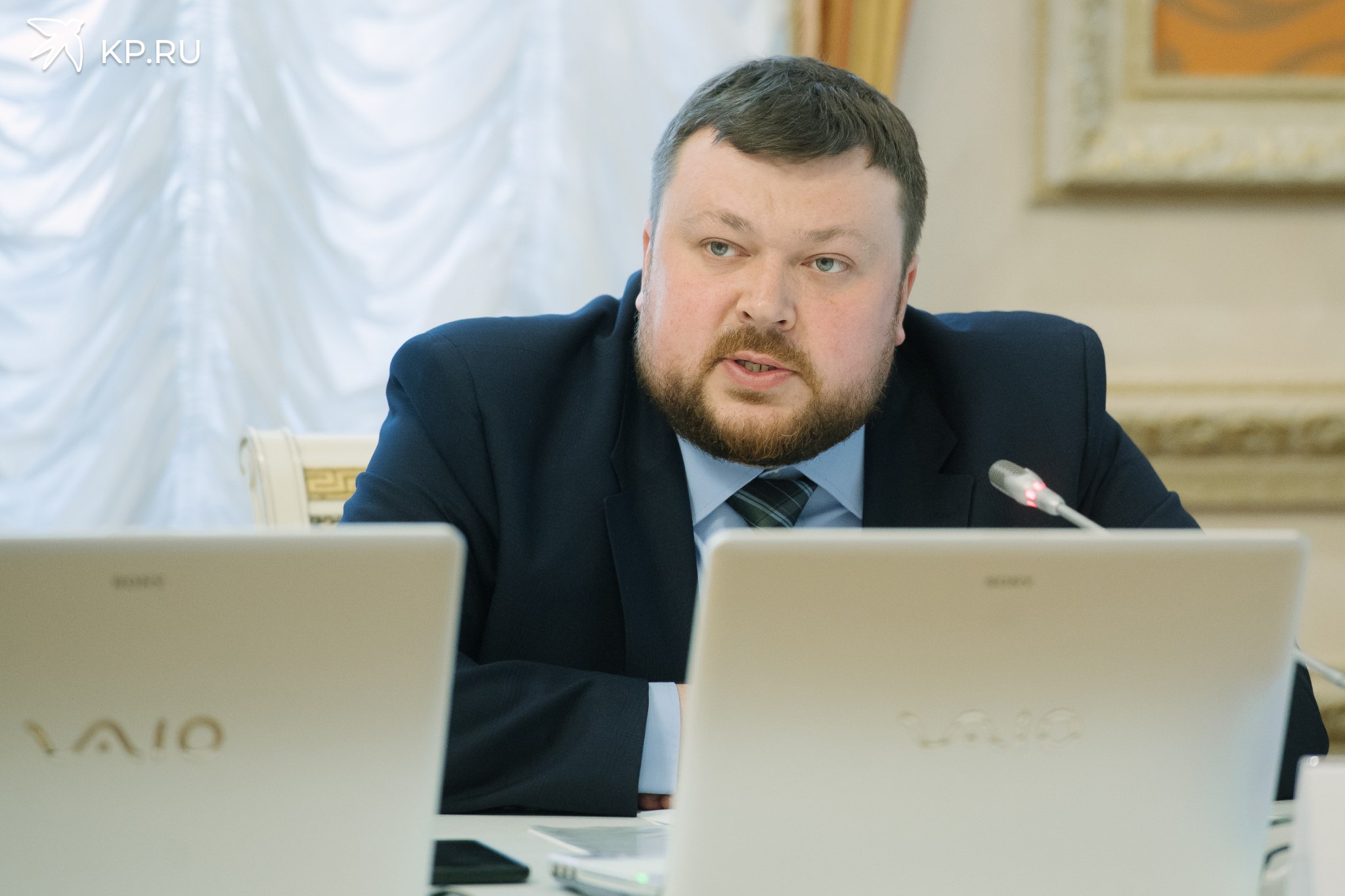 Фестиваль «Зодчество ДЕТИ» впервые пройдет в Воронеже В Воронеже прошло совещание по вопросам подготовки к архитектурному форуму «Зодчество VRN 2025». Мероприятие провел врио губернатора Сергей Трухачёв в правительстве региона 19 мая. Программу форума, который пройдет в 17-й раз в столице Черноземья, представил министр архитектуры и градостроительства Андрей Еренков. Он запланирован на 30 и 31 мая в Воронежском концертном зале. Участники посетят лекции, мастер-классы, семинары и круглые столы. Ранее губернатор Александр Гусев предложил основную тему форума — «Центр Города». Инициативу поддержали. По словам Андрея Еренкова, это касается развития городских центров с акцентом на социальные, культурные и инновационные аспекты, а также на градостроительное направление в мегаполисах. Подробнее: