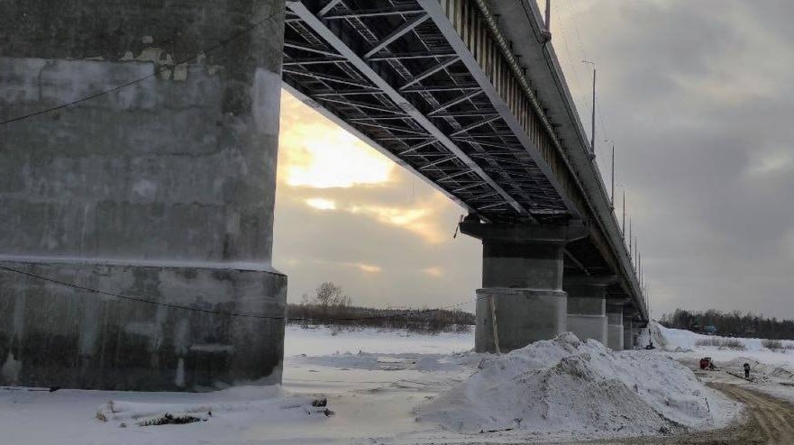 Подростка нашли мёртвым под Коммунальным мостом   Несколько дней назад пропал 16-летний парень, не дошёл до школы. Камеры показали, что он направился к Лагерному саду, проходил около общежития ТУСУРа. К сожалению, сегодня через три дня поисков его нашли мёртвым под Коммунальным мостом. Полиция выясняет обстоятельства случившегося.  Страшно представить, что пережили родные и близкие...