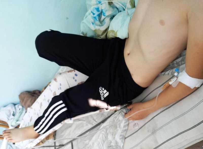 В Бурятии любопытного мальчика укусила гадюка В Бурятии врачи Закаменской центральной районной больницы спасли 10-летнего мальчика, укушенного ядовитой гадюкой. Происшествие случилось на отдалённой ферме в местности Грязный Дабан Закаменского района. Рано утром ребенок вышел на улицу, увидел под ногами ползущую змею и из любопытства захотел схватить её. #Бурятия Подробности в «Номер один» Сообщить нам свою новость можно по кнопке: Письмо в редакцию