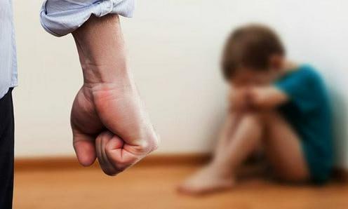 Узбекистан официально присоединился к Глобальному альянсу по прекращению насилия в отношении детей став 46 м государством членом сообщества UNICEF Uzbekistan играющая ключевую роль в альянсе отмечает прогресс достигнутый Узбекистаном в вопросе защиты прав ребенка ЮНИСЕФ подчеркнул что будет сотрудничать с правительством республики для обеспечения безопасной среды для детей дома в школе и обществе Ранее в мае на мероприятии в Ташкенте представители Национального агентства социальной защиты заявляли о важности защиты каждого ребёнка и необходимости дать детям возможность быть услышанными Подробнее на нашем сайте fergananews