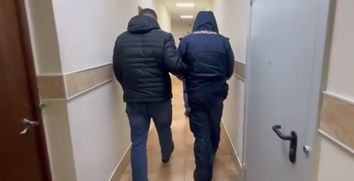 Камчатских полицейских подозревают в получении крупной взятки за провоз рыбы В Елизове следователи возбудили уголовное дело против двух сотрудников Государственной инспекции безопасности дорожного движения Их подозревают в вымогательстве и получении взятки Нажмите для подробностей   kam24 ru news main 20251130 123190 html utm source telegram utm medium messenger
