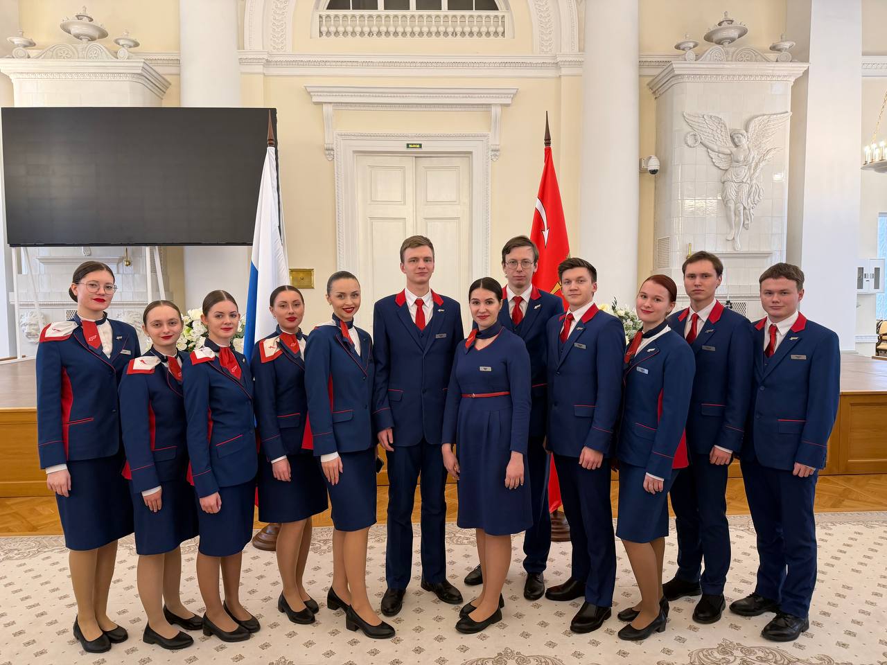 С Днём российских студенческих отрядов Сегодня бойцы круглогодичного отряда Крылья Сапсана приняли участие в торжественном приеме губернатора Санкт Петербурга Александра Беглова Круглогодичный отряд студентов проводников высокоскоростного поезда Сапсан был запущен в 2019 году после подписания Соглашения о сотрудничестве и совместной деятельности Дирекции скоростного сообщения и Петербургского государственного университета путей сообщения императора Александра I Сейчас в отряде больше 20 бойцов У каждого из них есть возможности продвижения по карьерной лестнице начав проводниками вагонов эконом класса ребята могут повысить квалификацию обучившись на проводника вагонов первого и бизнес класса и проводника кассира