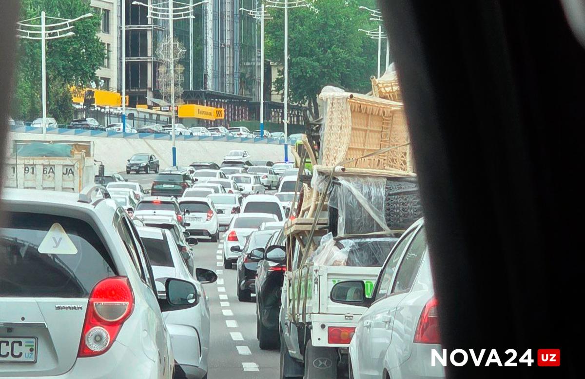 В Узбекистане утвердили порядок выдачи экологических стикеров для автомобилей Минюст