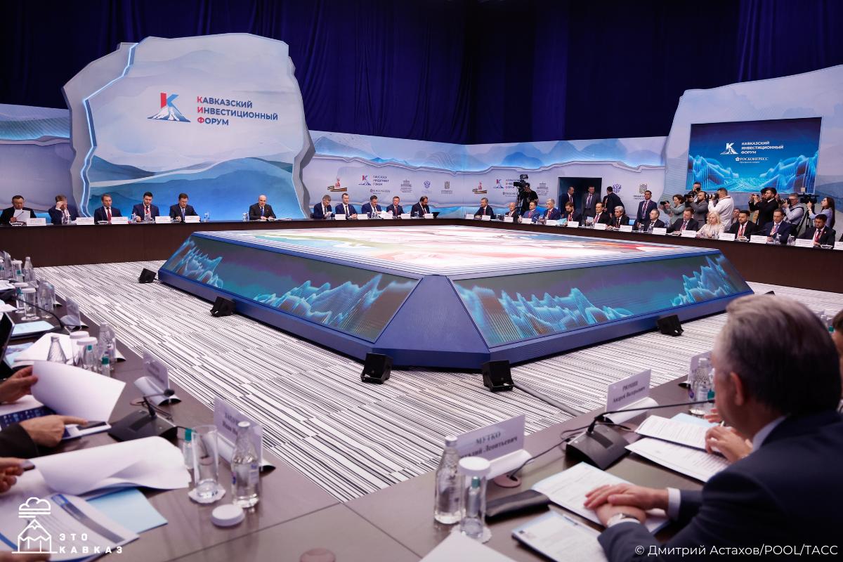 На КИФ 2026 впервые состоится сессия Диалог с губернатором вектор на Кавказ В новой секции направленной на раскрытие аутентичности регионов округа примут участие представители всех субъектов СКФО Речь пойдет о стратегических приоритетах развития территорий достижениях последних лет и планах на будущее Форум пройдет с 17 по 19 мая в Минеральных Водах Подписывайтесь на Это Кавказ в MAX