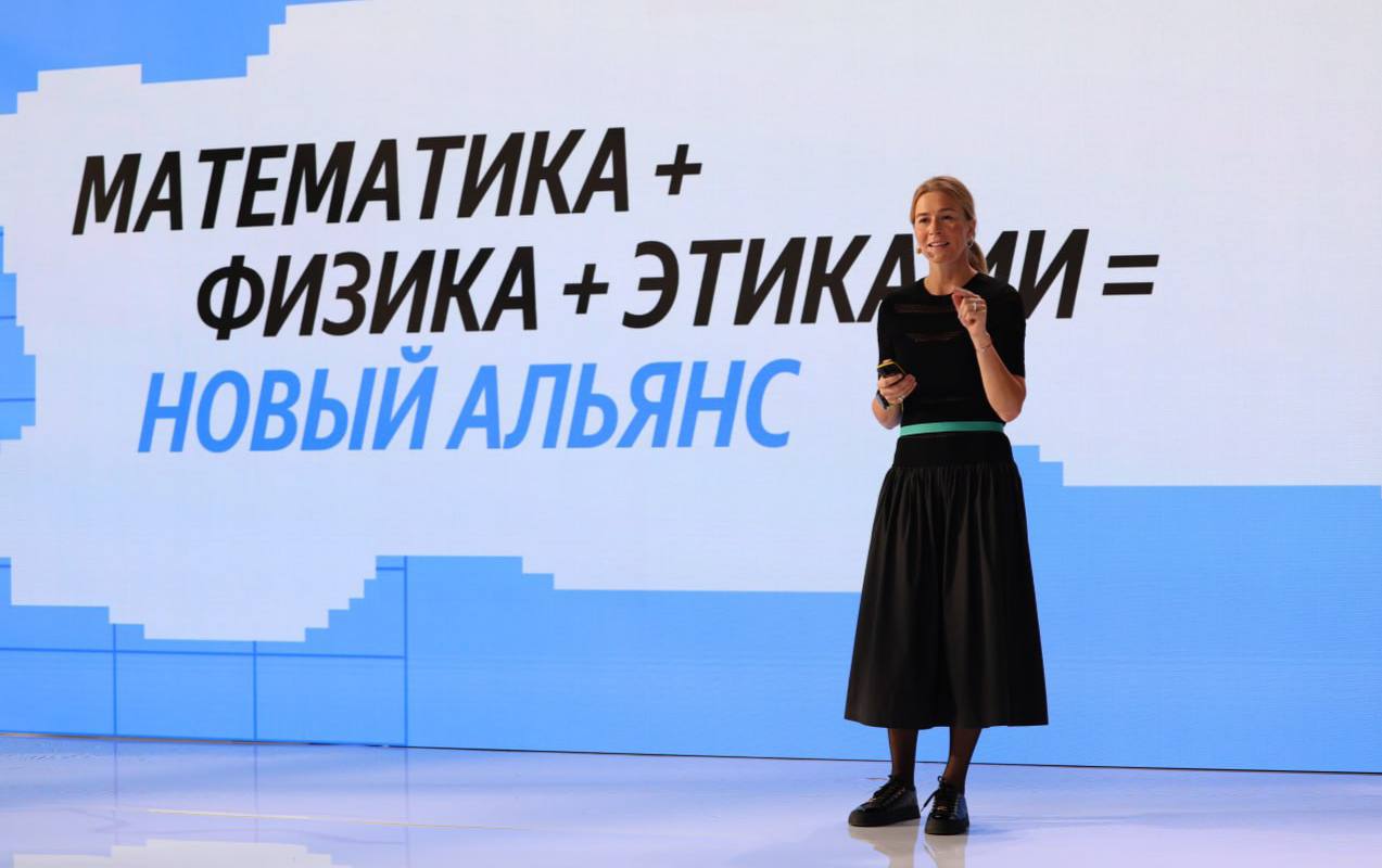 Яндекс и ведущие университеты запускают образовательную программу для студентов В пяти университетах появится программа Physical AI Garage Студенты ИТМО ВШЭ МФТИ МАИ и МИФИ будут изучать физический искусственный интеллект вместе с экспертами Яндекса Он позволяет соединить нейросети с робототехникой это дает алгоритмам возможность взаимодействовать с окружающим миром Программа стартует осенью 2026 года Она объединит в себе классические университетские лекции с практикой в офисах Яндекса Там студенты смогут решать реальные задачи из робототехники Главная цель программы подготовить инженеров нового поколения способных разрабатывать и внедрять интеллектуальные системы в реальную среду settersmedia news