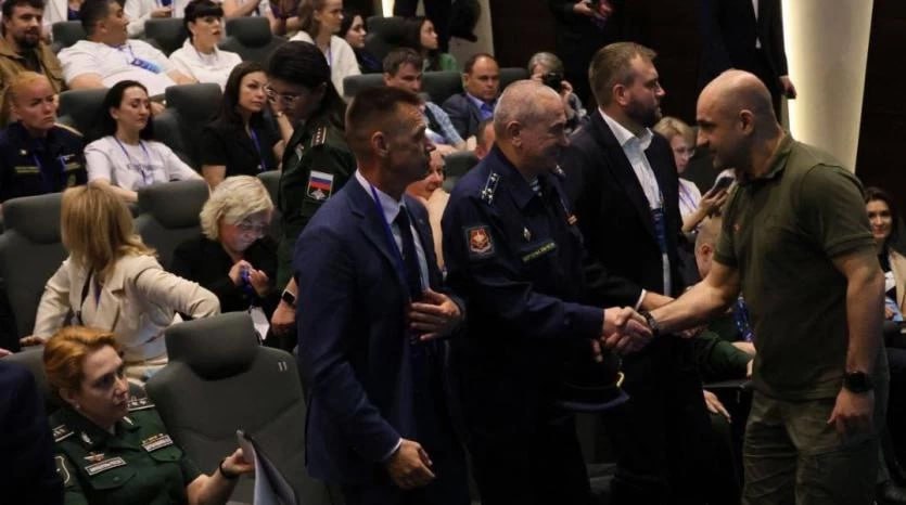 Чтобы рассеялся туман: Артём Жога открыл третий форум «Патриоты Урала» В Екатеринбурге сегодня, 27 июня, по инициативе полномочного представители президента РФ Артёма Жоги открылся третий форум «Патриоты Урала». Это событие объединило неравнодушных людей с большим сердцем и большой душой, тех, кого не нужно заставлять действовать, - эти люди готовы идти вперед, брать на себя ответственность. Артём Жога, открывая форум, сказал, что благодаря опыту и поддержке его участников, «туман гражданской жизни» быстрее рассеивается и ребята начинают понимать, куда, в каком направлении им двигаться дальше, как адаптироваться, как участвовать в патриотической жизни страны, в укреплении суверенитета нашего государства. ПОДРОБНЕЕ URALPRESS.RU