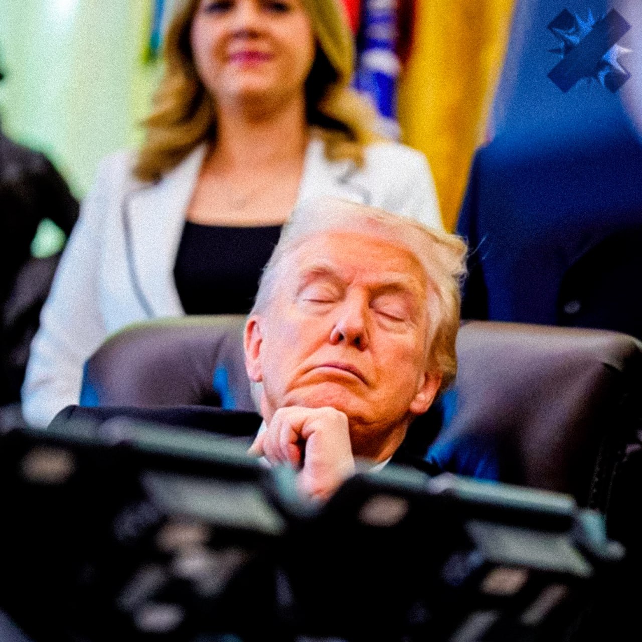 Трамп задремал во время мероприятия в Белом доме В сети обсуждают видео от 6 ноября на нём президент США буквально спит во время официального выступления ну хоть не уснул на кнопке дайте поспать человеку НМШ