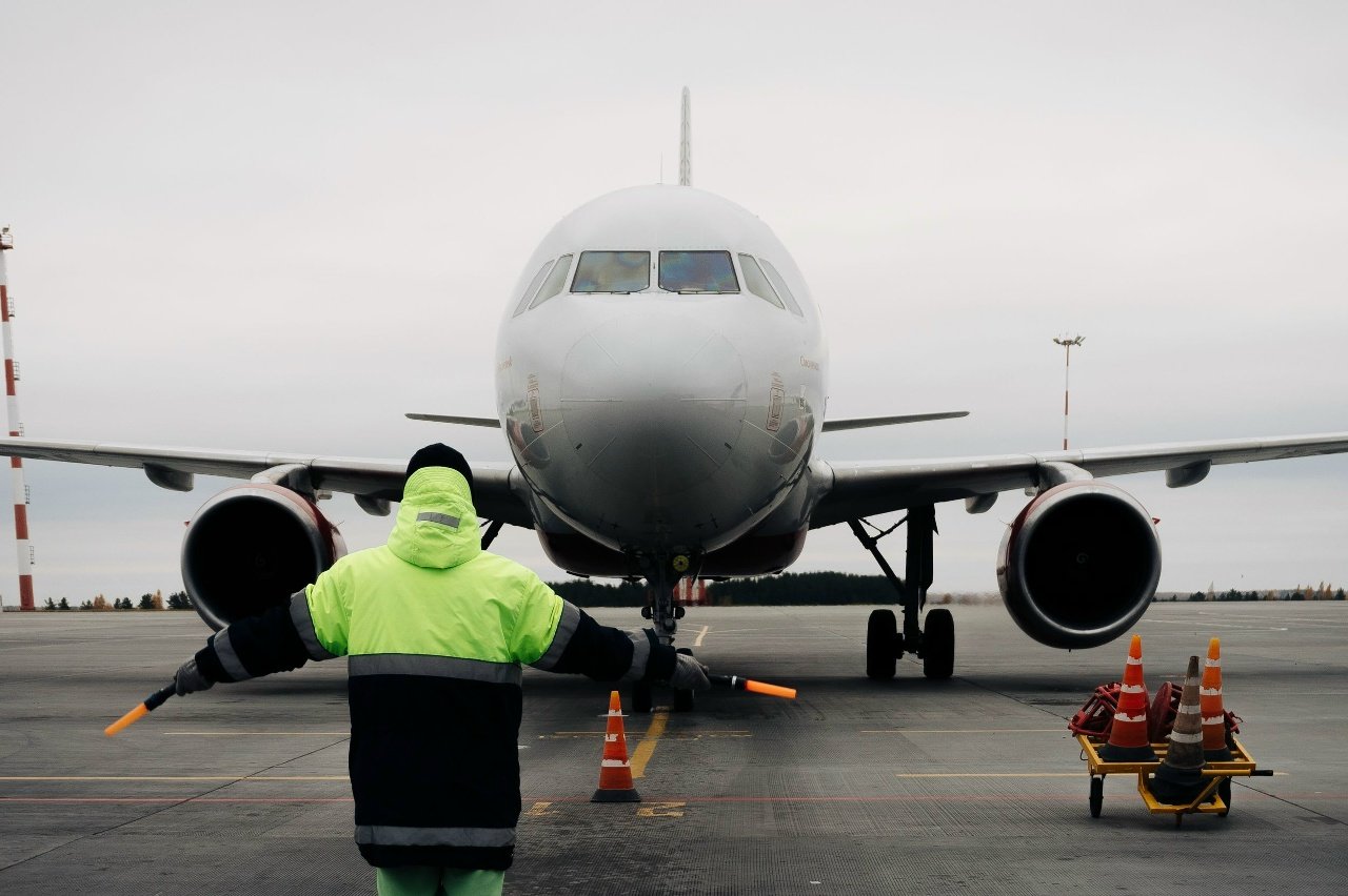 Аэропорт Челябинска перевез более 150 тысяч пассажиров за январь 2026 В январе 2026 года пассажиропоток челябинского аэропорта Челябинск составил 154 372 человека Это на 1 9 больше чем за аналогичный период прошлого года рассказали в АО Челябинское авиапредприятие поблагодарив каждого пассажира за доверие Сейчас в зимнем расписании аэропорта 26 прямых направлений 18 по России и восемь зарубежных в том числе по курортным направлениям