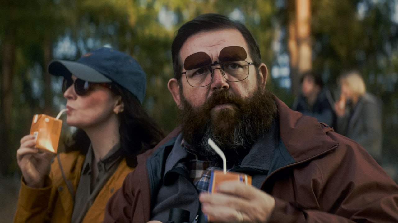 Ник Фрост наколдовал себе роль Хагрида в сериале Гарри Поттер написав его имя семь тысяч раз во время пересмотра фильмов Актёр также брал уроки вязания чтобы отобразить хобби лесничего из первой книги   dtf ru cinema 4753922