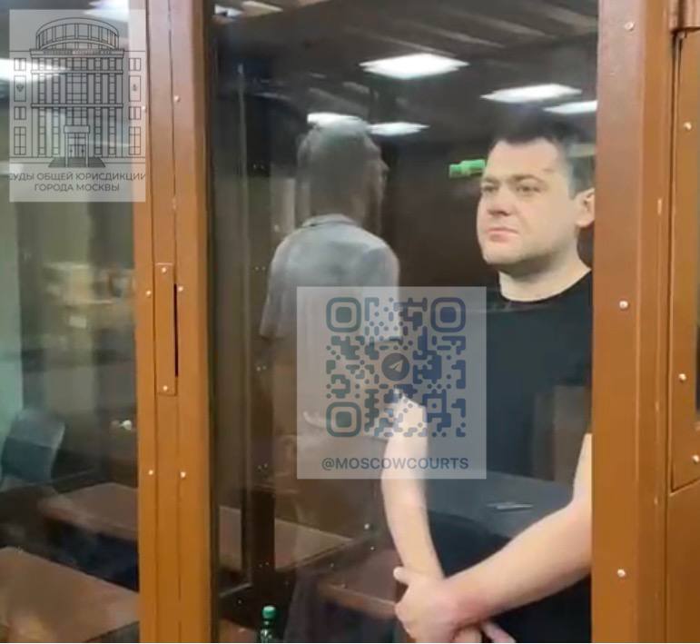 Заместитель председателя правительства Новгородской области, Шульцев, был арестован в Москве. По информации пресс-службы судов, его обвиняют в получении взятки особо крупного размера.