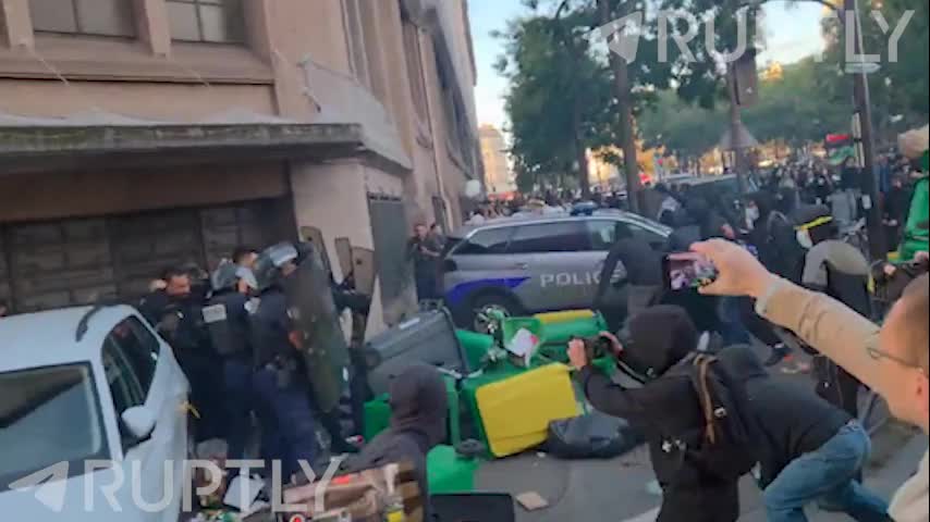 Протесты во Франции: 200 арестованных и недовольство экономической политикой