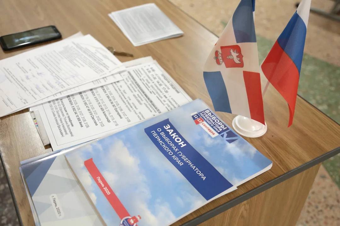 На электронное голосование на выборах губернатора Прикамья заявилось 20 тыс. избирателей На дистанционное электронное голосование  ДЭГ  на выборах губернатора Пермского края заявилось 20 тыс. избирателей. Об этом в рамках заседания штаба общественного наблюдения за голосованием в Пермском крае сообщил председатель крайизбиркома Игорь Вагин. Он отметил также, что в этом году на всех этапах голосования будут присутствовать общественные наблюдатели. Впервые ДЭГ в Прикамье было использовано в 2023 году на муниципальных выборах.