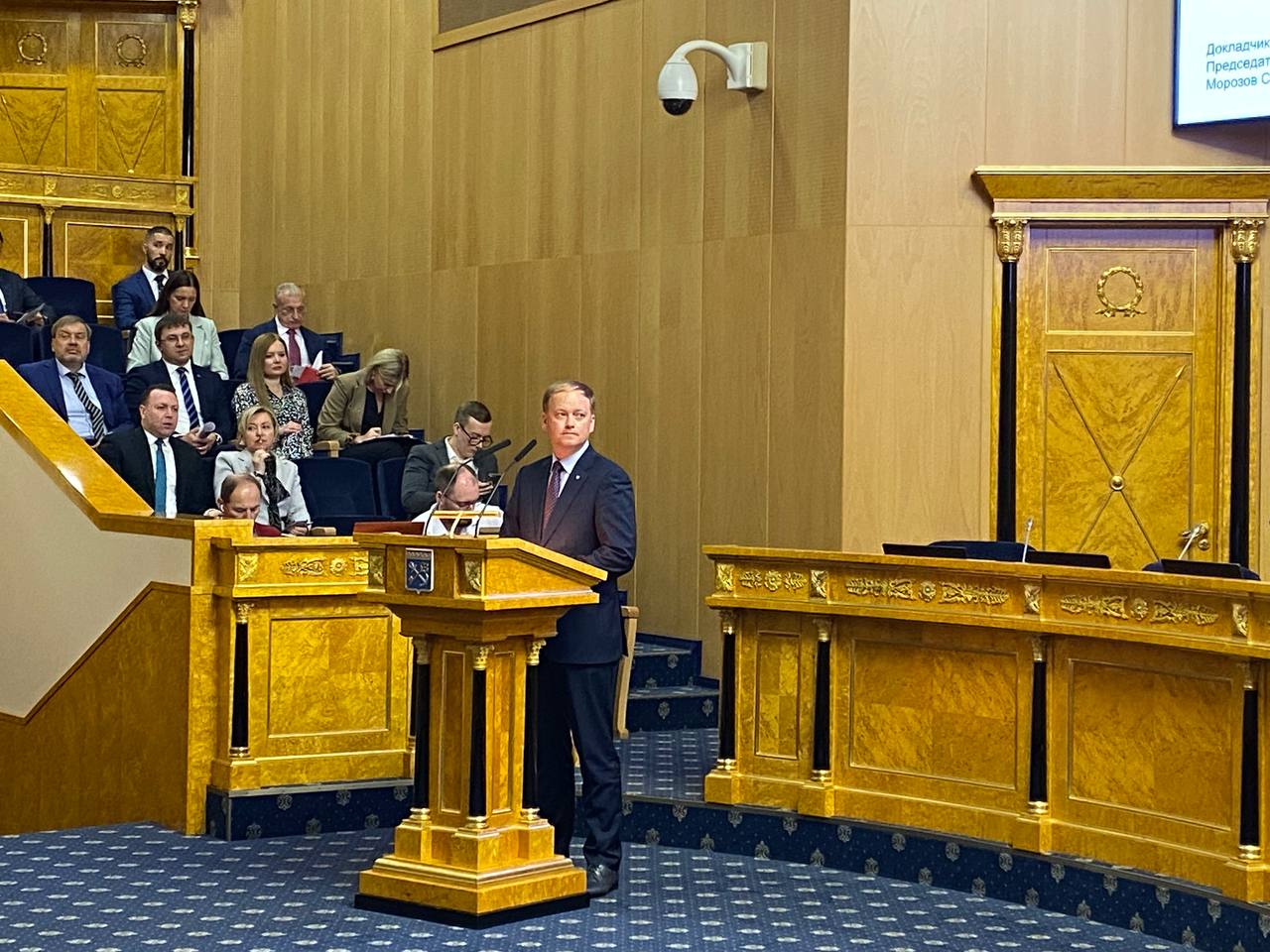 Председатель комитета по ТЭК Сергей Морозов, выступая с докладом о проблеме горячего водоснабжения в многоквартирных домах на территории Ленинградской области, отметил, что в 6 тыс. многоквартирных домах в Ленобласти нет горячего водоснабжения: «По информации статистических данных, на территории Ленобласти расположено 17 тыс. многоквартирных домов. Количество многоквартирных домов, не имеющих горячего водоснабжения, составляет около 6 тыс. и из которых 90% – по причине отсутствия проектной документации дома». Кроме того, Морозов рассказал, что на территории региона выявлено 356 многоквартирных домов, использующих несанкционированное газовое оборудование для нужд горячего водоснабжения. Online47 — Всё о Ленобласти и не только