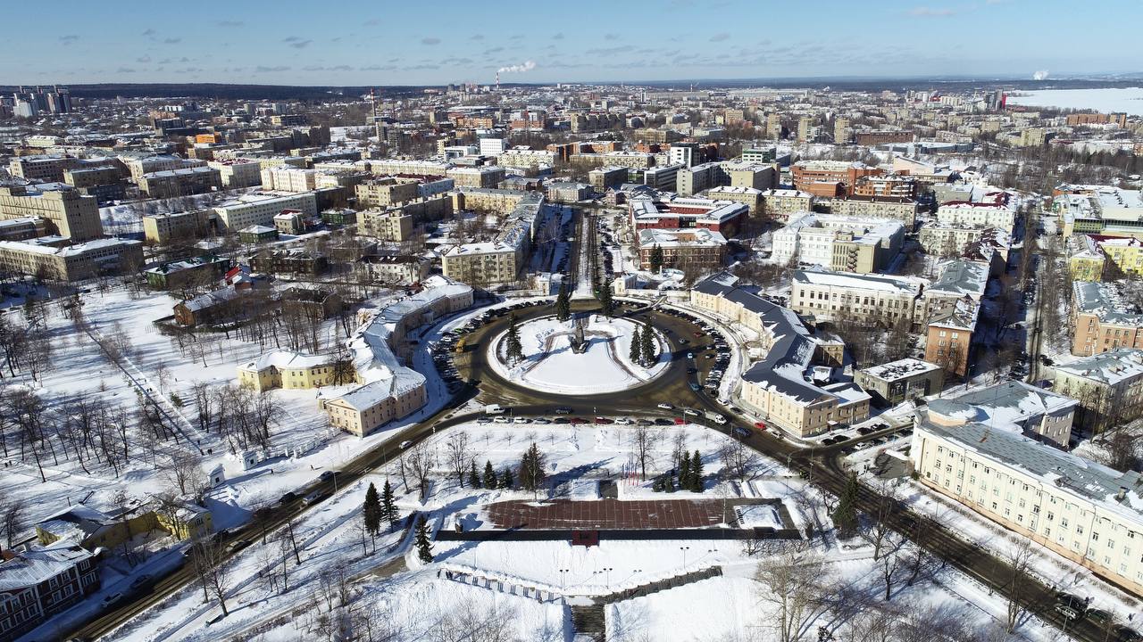 Правительство профинансирует обновление коммунальных сетей в Карелии      До конца 2024 года Карелия получит средства на строительство и реконструкцию нескольких объектов ЖКХ.   Средства направят на:   Разработку проекта реконструкции водоочистных сооружений в городе Суоярви. Обновленные гидротехнические объекты обеспечат чистой питьевой водой как жилые кварталы, так и социальные учреждения – школы, детские сады и больницы.   Реконструкцию котельной в Суоярви, работающей на биотопливе. Это повысит надежность системы теплоснабжения в городе.    Реконструкцию тепловых сетей микрорайона Ключевая в Петрозаводске. Эта работа даст возможность наладить бесперебойное обеспечение жителей теплом.             #регионы