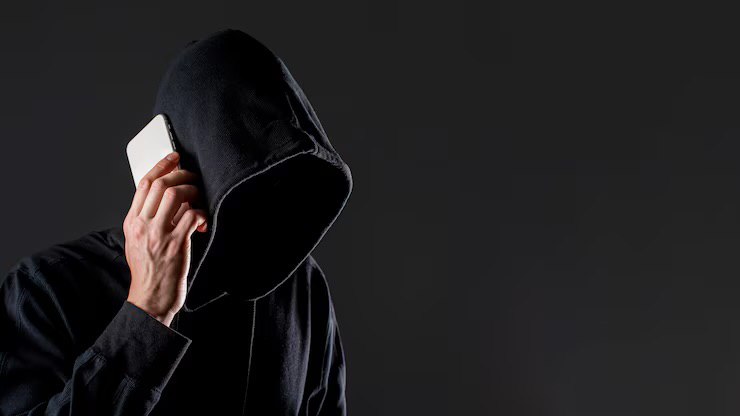 Мошенники в Новосибирске выдают себя за сотрудников НГТУ и обманывают студентов В Новосибирске мошенники рассылают фейковые сообщения и звонят студентам от имени НГТУ НЭТИ. Аферисты под разными предлогами спрашивают у студентов личные данные и пароли от сервисов. Мошенники часто представляются сотрудниками деканата или Министерства образования. Получив данные, они могут использовать их в своих целях. Студентов просят быть осторожными и не сообщать личную информацию, даже если обращение кажется официальным. Любить Новосибирск