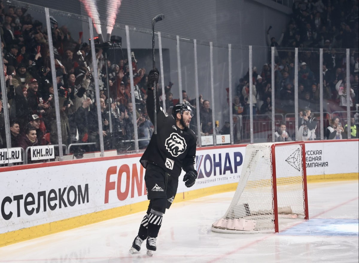 Челябинский Трактор всухую обыграл казанский Ак Барс на домашнем льду Хоккейная команда Трактор из Челябинска одержала уверенную победу над Ак Барсом из Казани в матче регулярного чемпионата КХЛ который прошел 4 февраля на домашней арене Встреча завершилась со счетом 4 0 это первая сухая победа челябинцев над казанцами за последние четыре сезона   t me chgub