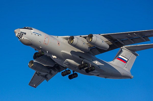 Минпромторг: обновленный Ил-76 вызывает интерес на Ближнем Востоке и в Восточной Азии Модернизированный тяжелый транспортный самолет Ил-76 вызывает большой интерес на Ближнем Востоке и в Восточной Азии, заявил глава Минпромторга РФ Антон Алиханов на полях ПМЭФ. Об этом сообщает ТАСС. "После успешной презентации модернизированного тяжелого транспортного самолета Ил-76МД-90А в Дубае и в Саудовской Аравии самолет вызывает большой интерес у наших партнеров в странах Персидского залива и на Ближнем Востоке в целом, а также в Восточной Азии", – сказал он. Министр отметил, что тяжелый транспортник Ил-76МД-90А – это глубоко модернизированный Ил-76. При этом, несмотря на внешнее сходство, фактически это новый самолет со значительно улучшенными характеристиками. Так, у самолета новые двигатели, авионика, новейшее оборудование и системы, усовершенствовано крыло и шасси. aviaru.net/n284847