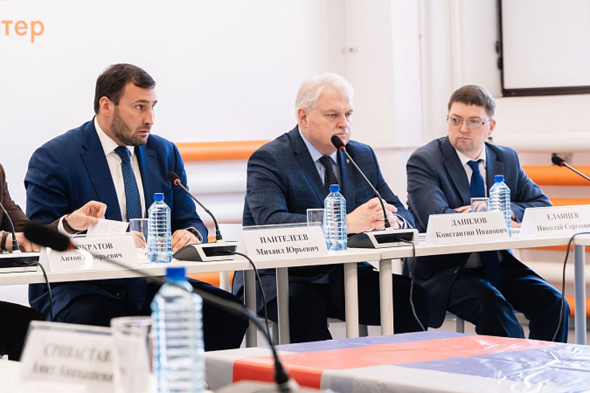 В Туле обсудили подготовку к мероприятию-спутнику V Конгресса молодых ученых 16 апреля в творческом индустриальном кластере «Октава» состоялось заседание организационного комитета по подготовке и проведению мероприятия-спутника V Конгресса молодых ученых в Туле. Оно прошло под руководством первого заместителя Губернатора – председателя Правительства Тульской области Михаила Пантелеева. ↗ Прислать новость Подписаться