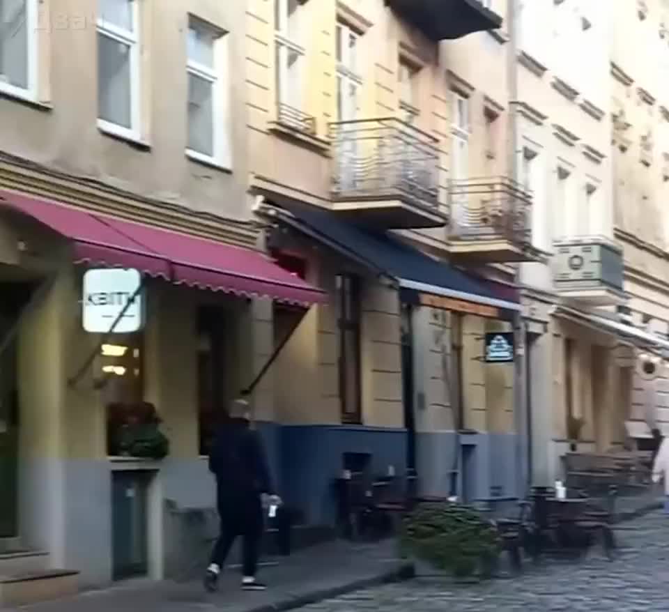 Легализация каннабиса: в центре Львова открыли магазин с бесплатными косяками