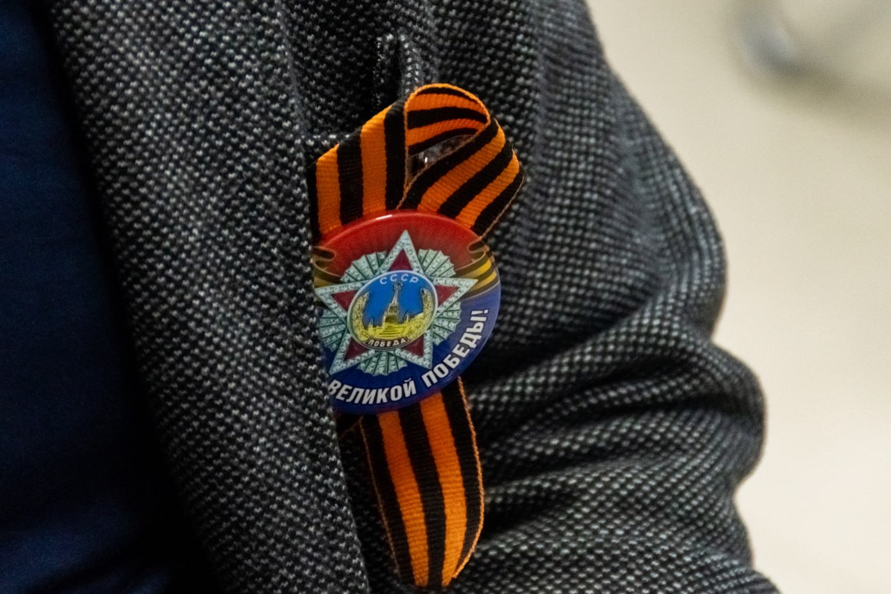 Рабочее совещание по подготовке к 80-летию Победы Сегодня провел рабочее совещание со своими заместителями и руководителями подведомственных предприятий. Детально обсудили завершающие мероприятия подготовки празднования 80-летия Великой Победы. Хочу отметить, что все городские службы работают в усиленном режиме. Уже приведены в порядок все мемориалы и памятники Великой Отечественной войны на территории нашего округа. Активно ведется высадка цветов и деревьев, город украшают праздничной символикой - флагами и тематическими баннерами. Благодарю всех сотрудников за их труд и ответственный подход к организации празднования юбилейной победной даты. Мы сделаем все, чтобы достойно встретить 80-летие Великой Победы и сохранить память о подвиге нашего народа.