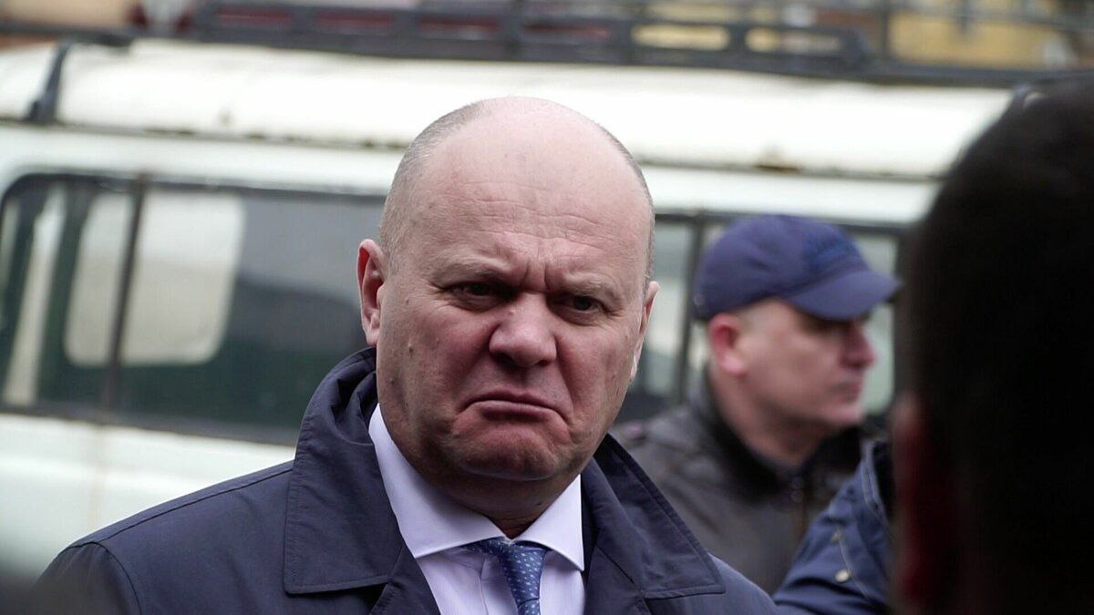 Мэра Красноярска Владислава Логинова задержали. Администрация ситуацию не комментирует. Сам градоначальник, предварительно, находится во 2-м управлении Следкома по особо важным делам на допросе.