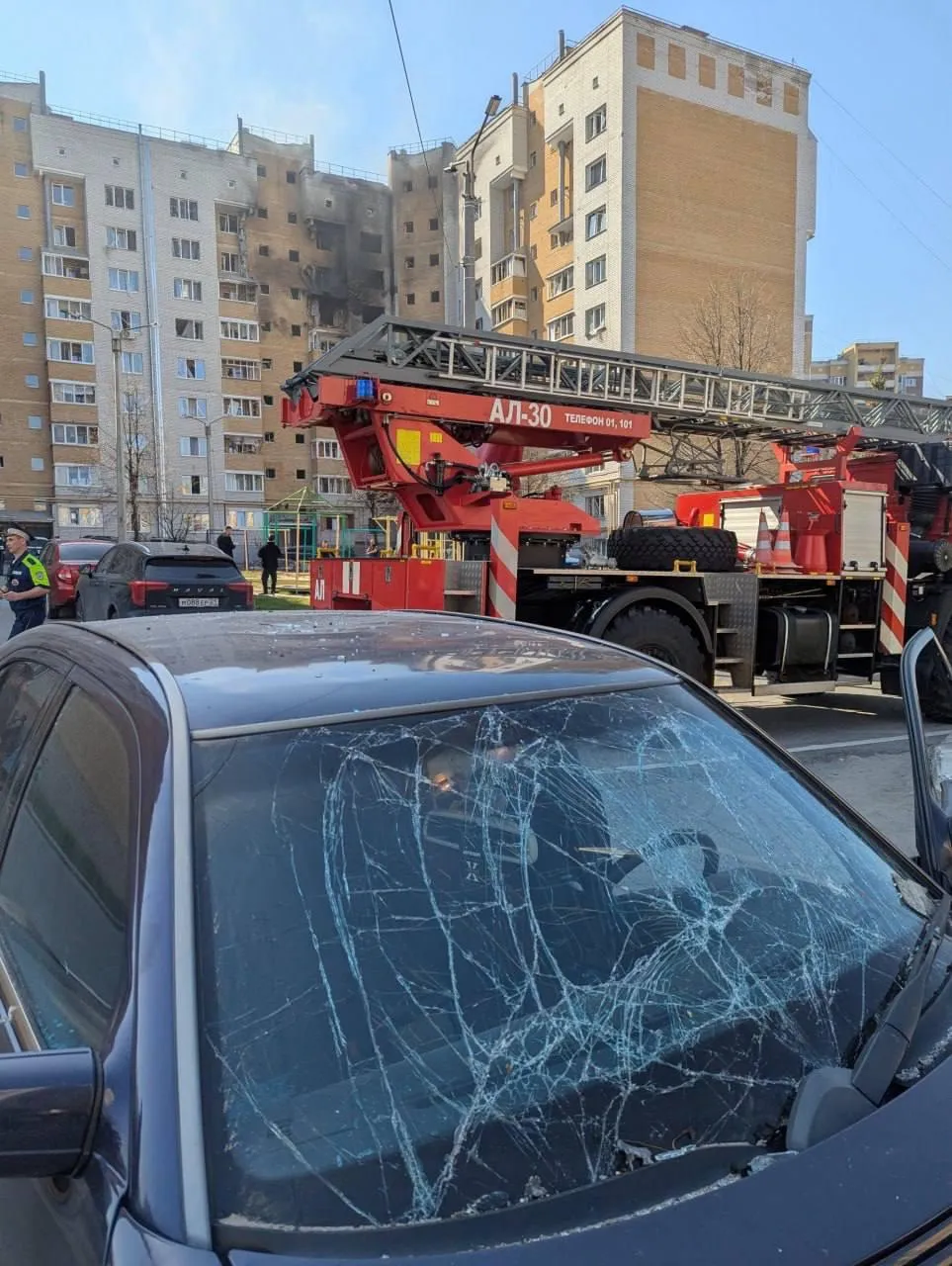 Последствия атаки БПЛА на многоквартирный дом в Чебоксарах Читайте меня в MAX   max ru bloodysx