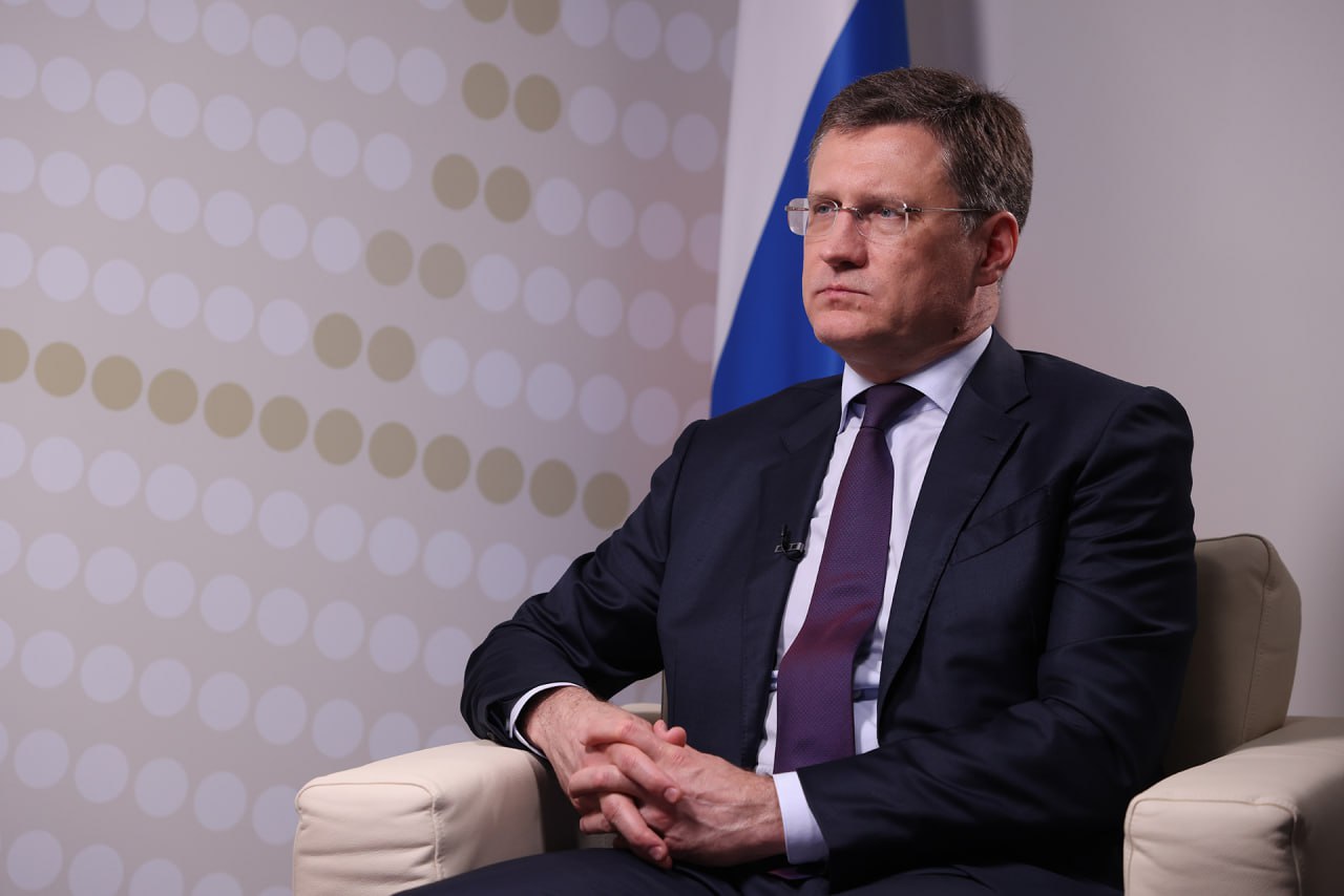 Добыча нефти в России по итогам 2025 г останется на уровне предыдущего года и составит 516 млн тонн в следующем году власти ожидают увеличения показателя примерно на 2 до 525 млн тонн сообщил вице премьер Александр Новак в интервью телеканалу Россия 24