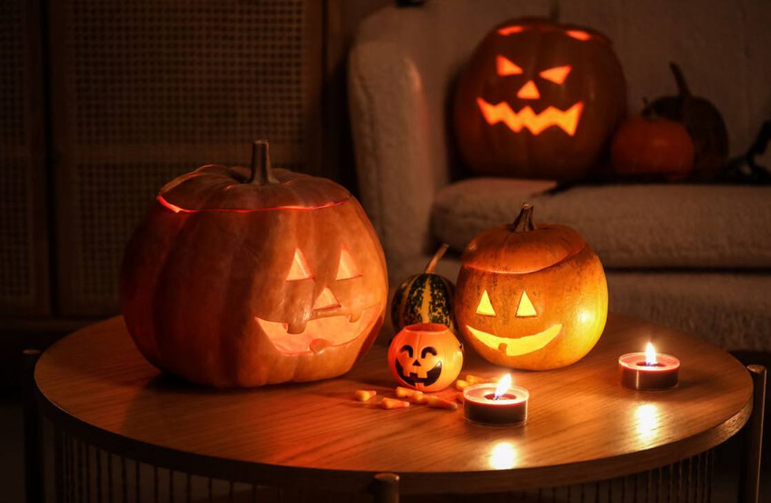 Праздновать Хеллоуин в России это то же самое что переодеваться в Гитлеров в Израиле Виталий Милонов RT Депутат предложил штрафовать заведения и учреждения устраивающие вечеринки на Хеллоуин Ответственность должны нести официальные лица которые принуждают людей и в особенности детей праздновать Хеллоуин Это религиозный языческий праздник Он нам не просто чужд он вреден Санкция для таких устроителей в первую очередь должна быть финансовой а во вторую организационной вплоть до отзыва лицензий на деятельность Про образовательные государственные учреждения я вообще молчу Там чертовщины быть не должно Напоминаем что за модный костюмчик который может ассоциироваться с сатанизмом вас ждет штраф на 2 тысячи рублей или арест на 15 суток Международное общественное движение сатанистов признано террористическим экстремистским и запрещено в РФ Подпишись RogandarNEWs мы в MAX