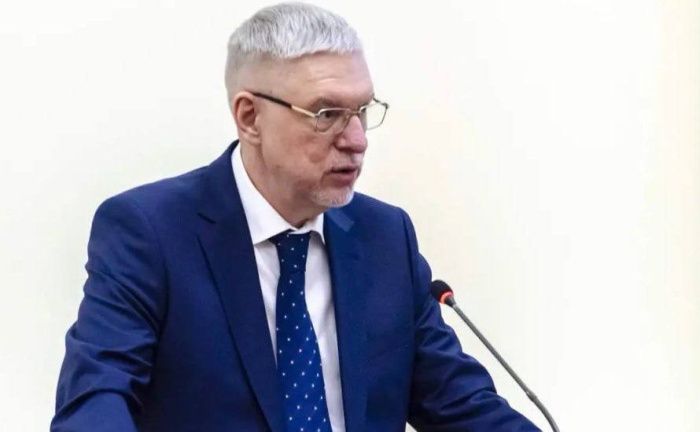 Глава Ростова-на-Дону Александр Скрябин назначил Виталия Золотухина заместителем администрации города по экономике. Об этом он сообщил в своем телеграм-канале. О Виталии Золотухине известно, что с 1990 года он работал в налоговой инспекции на разных должностях. С 1998 года начал карьеру в администрации города. Также ранее, с 2002 года, он 12 лет занимал должность заместителя главы администрации города по вопросам экономики. Кроме того, на протяжении семи лет трудился на предприятиях отрасли дорожного строительства. С осени прошлого года и до назначения занимал пост заместителя директора департамента имущественно-земельных отношений донской столицы. До назначения Виталий Золотухин числился как второй кандидат на пост главы администрации. Однако он не получил депутатских голосов и должность досталась нынешнему главе Ростова Александру Скрябину. Подписаться на «Эксперт Юг»