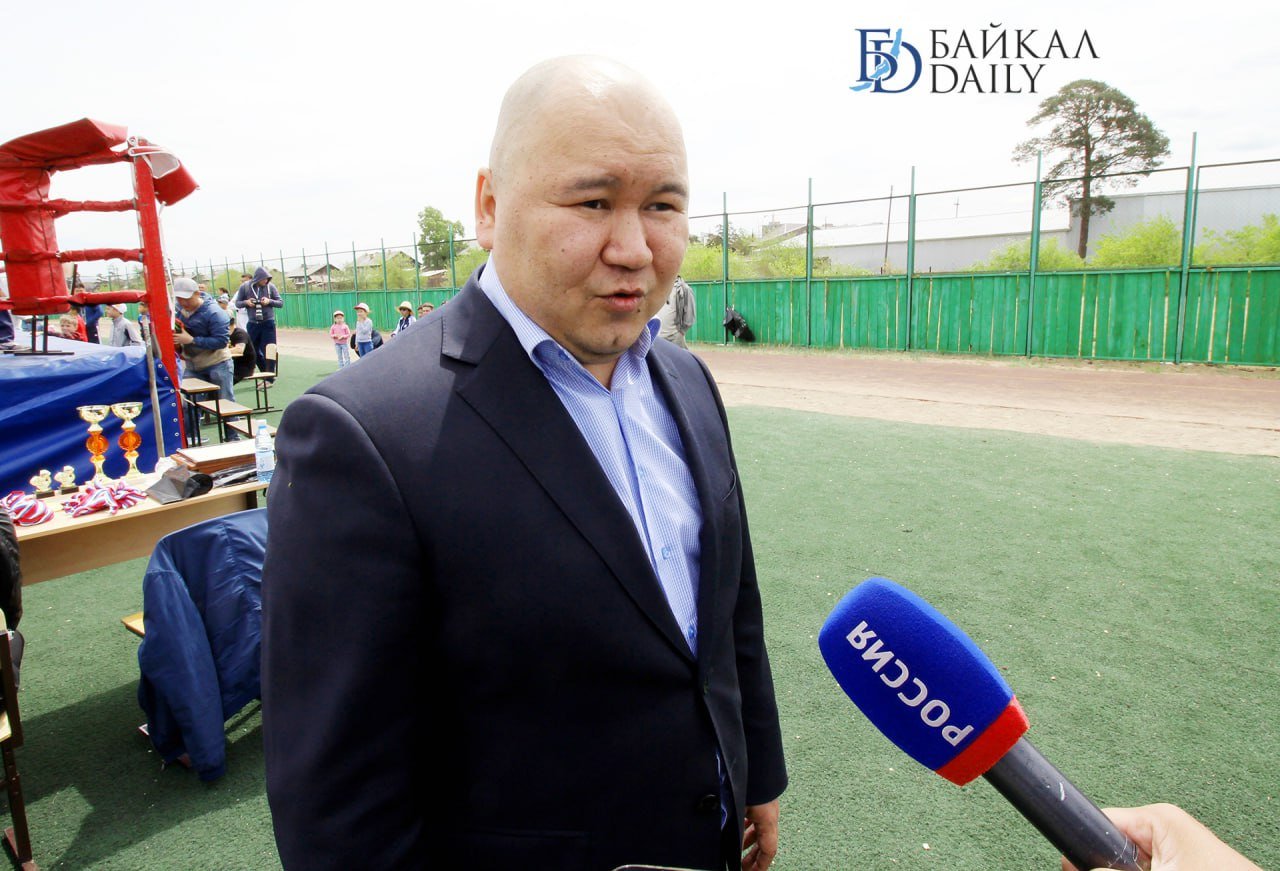Бывший ресторатор, экс-депутат Народного Хурала Денис Гармаев назначен министром промышленности, торговли и инвестиций Бурятии. Гармаев окончил Восточно-Сибирский институт МВД РФ. Служил в правоохранительных органах в Улан-Удэ и Иркутске. Долгое время работал в индустрии общепита, среди его заведений были такие объекты, как пиццерии «Пепино», рестораны «Ереван», «Лондон», «Сплетни»