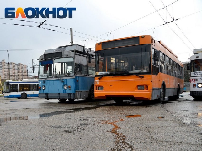 Движение троллейбуса 7 изменится в Краснодаре из за открытия аэропорта Возобновление работы аэропорта повлияло на планы мэрии по переносу конечной остановки троллейбуса 7 на время реконструкции Фадеевского путепровода Общественный транспорт продолжит курсировать до воздушной гавани несмотря на работы Подробную информацию и схему движения дептранс города обещает опубликовать позже  Объявления работа Купи продай авто Блокнот в МAХ Подпишись