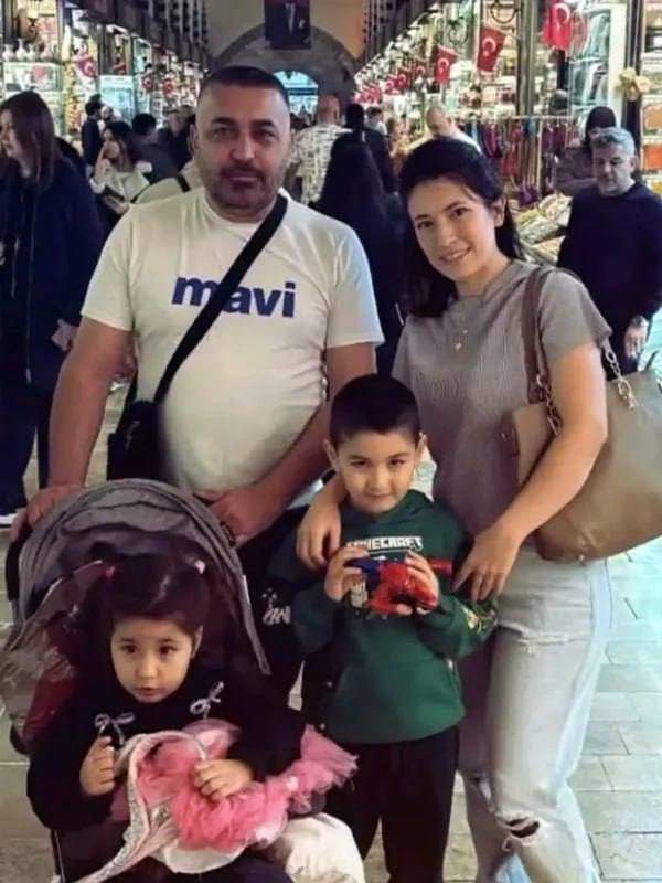 После отравления и смерти матери и двух детей в Стамбуле районе Фатих скончался и отец Сервет Бёджек В ходе расследования трагедии в которой погибли трое из четырех членов семьи приехавших из Германии в Стамбул на отдых было установлено что химическое вещество использованное для дезинсекции в отеле где они останавливались могло быть очень сильным и не иметь противоядия фосфид алюминия