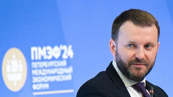 Орешкин: Модель роста экономики России последних лет себя исчерпала Модель роста экономики России исчерпана. Для дальнейшего развития она должна сделать шаг вверх, а не вперед. Таким мнением 16июня в интервью журналу "Эксперт" поделился заместитель главы администрации президента Максим Орешкин