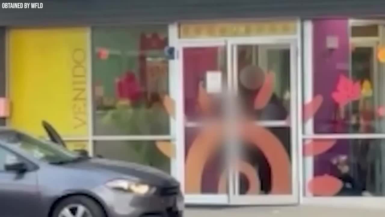 Рейды иммиграционных агентов в Чикаго: задержание учительницы в детском саду вызывает общественное недовольство