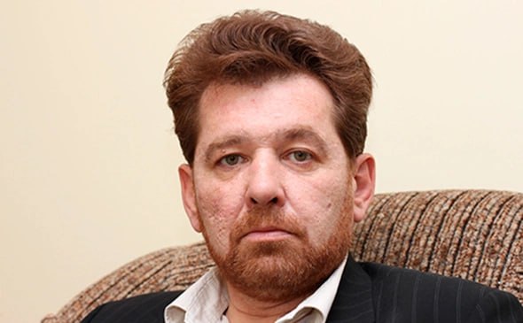 Российскому историку Андрею Грозину отказали во въезде в Казахстан без объяснения причин Грозин — кандидат исторических наук, руководитель отдела Казахстана и Средней Азии в Институте стран СНГ. В Казахстан он должен был приехать для участия в мероприятии, посвященном «инвентаризации проблем в российско-казахстанских отношениях» 28 апреля. Также у Грозина было запланировано выступление на круглом столе на тему «Россия — Казахстан: динамика взаимодействия в сферах безопасности и гуманитарного сотрудничества» 29 апреля. Однако 27 апреля на паспортном контроле в Астане Грозину отказали во въезде Казахстан. «Попытки установления причин отказа во въезде ни к чему не привели. В ночь на понедельник, 28 апреля, Андрей Грозин вынужден был вернуться в Москву», — рассказали в Институте стран СНГ. Видимо, казахстанские власти не хотят инвентаризации проблем в отношениях с Россией. Отметим, это не первый случай, когда известным российским общественным и политическим деятелям запрещают въезд за критику действий Астаны в отношении Москвы, выдавливания русского языка, преследование бойцов СВО и откровенно двужопную внешнюю политику Поддержать Туранский экспресс #геополитика