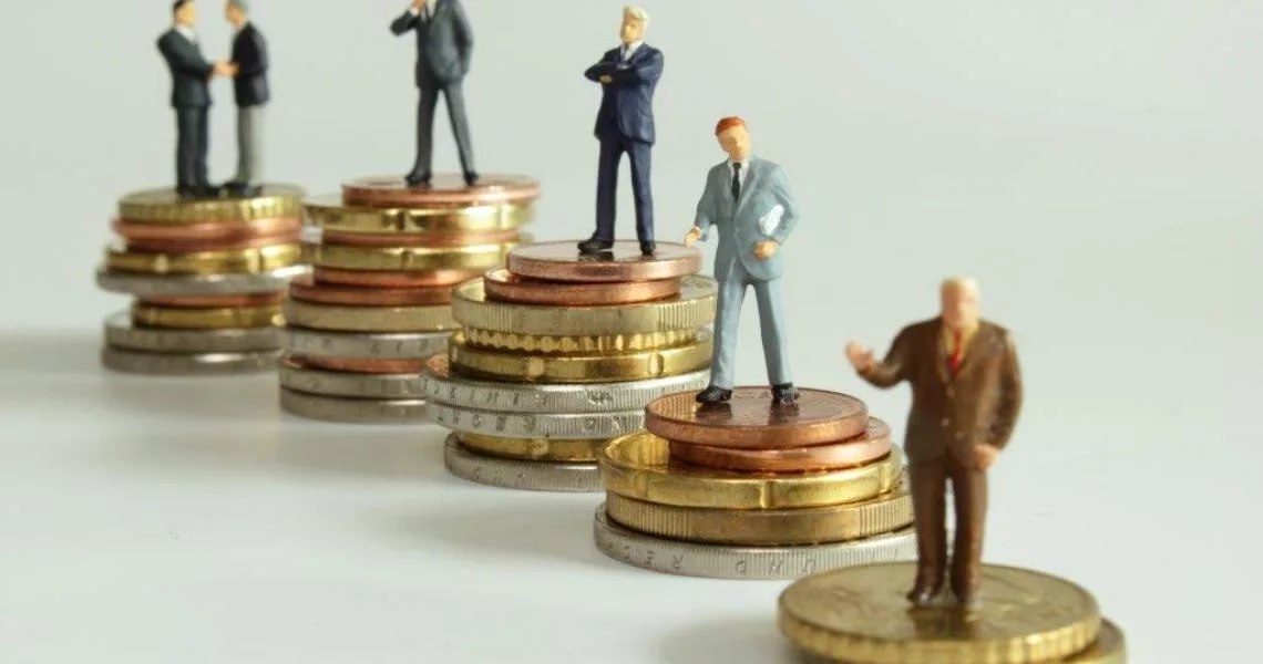 Доля компаний которые планируют уменьшить расходы на персонал заметно выросла по сравнению с началом года следует из опроса РСПП Две трети таких организаций намерены сократить наем новых работников почти половина урезать социальные пакеты существующим Основные проблемы бизнеса пока остаются теми же что и в I квартале снижение спроса на товары и услуги недоступность заемных средств и недостаток оборотных jkinvest news jkinvest