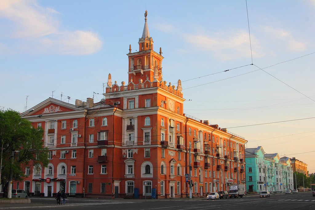 Ввести туристический налог собираются в Комсомольске на Амуре В городской Думе Комсомольска рассмотрели возможное введение туристического налога который уже действует в некоторых муниципалитетах края Если народные избранники поддержат это предложение то с 1 января 2026 года туристический налог будет применяться к организациям и физическим лицам оказывающим услуги по предоставлению мест для временного проживания физических лиц в средствах размещения расположенных в городе и включенных в реестр квалифицированных средств размещения сообщили в телеграм канале администрации города В мэрии добавили также определять ставку турналога органы местного самоуправления будут самостоятельно В 2026 году она может достичь 2 в 2027 году 3 в 2028 году 4 и 5 начиная с 2029 года Будь в курсе событий везде ОК VK MAX