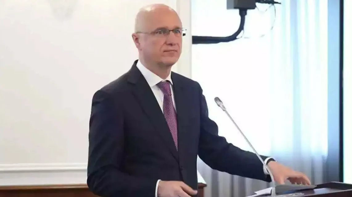 Роман Скляр возглавил Администрацию президента Новым руководителем Администрации президента назначен Роман Скляр Айбек Дадебай покинул этот пост передает ArbatMedia   Прислать новость