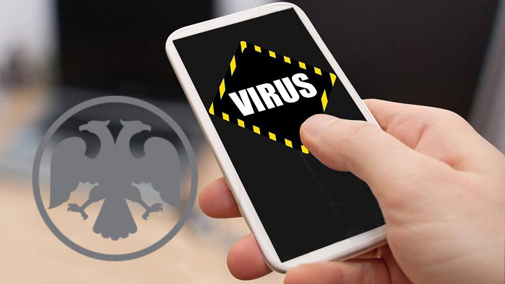 Dr. Web предупредил об опасном вирусе для Android, который распространяется под видом антивируса от Центробанка  Android.Backdoor.916.origin маскируется под антивирус GuardCB с иконкой, похожей на логотип ЦБ РФ.  Вирус распространяют через личные сообщения в мессенджерах в виде APK-файла. Интерфейс выполнен только на русском языке, что указывает на прицел именно на российских пользователей. В первую очередь речь идет про представителей бизнеса.    Что умеет вирус:    подслушивать звонки и передавать видео с камеры   воровать переписки из мессенджеров и данные из браузеров   фиксировать нажатия клавиш  включая пароли    собирать геоданные, фото, список контактов и звонков  При установке GuardCB сразу запрашивает доступ ко всем ключевым функциям смартфона, включая микрофон, камеру и работу в фоне.  Первые версии вируса появились в январе 2025 года. Его применяют для точечных атак, а не массового заражения.      #новости