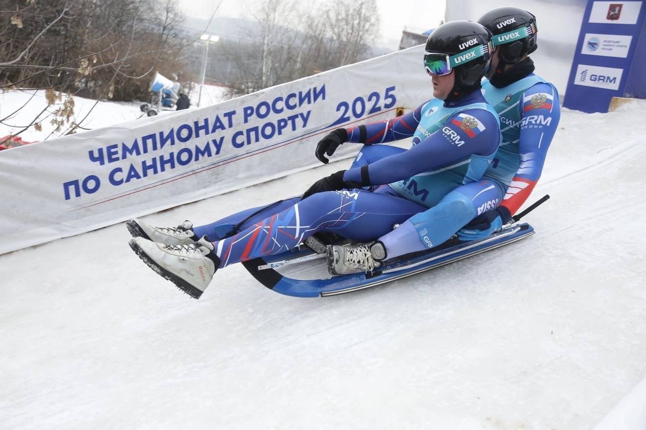 Спортсмены из Кандалакши завоевали 8 медалей на чемпионате России по санному спорту в Москве   В дисциплине натурбан спортсмены соревновались на ледовой трассе Воробьевых гор.   В двухместных санях победу одержали Павел Поршнев и Иван Лазарев. На втором месте Александр Егоров и Петр Попов. На третьем месте Максим Акудович и Александр Зырянов.   В одноместных санях золото чемпионата забрали Екатерина Лаврентьева и Александр Егоров. Серебро досталось Дарине Макушевой и Александру Зырянову. Евгения Федорова стала обладательницей бронзы.   Напомним, что развитие физической культуры и спорта является одним из ключевых направлений стратегического плана «На Севере - жить».